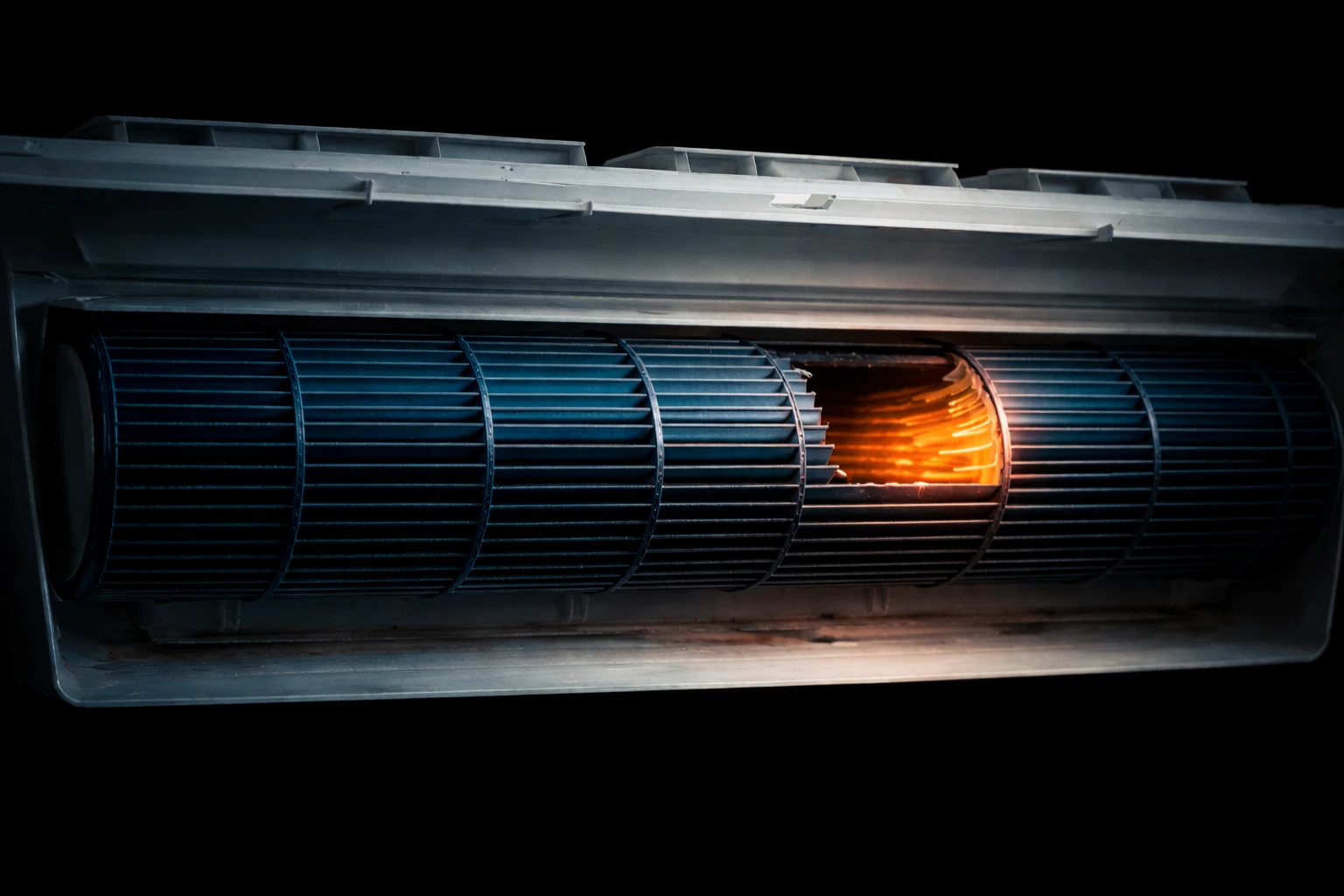 Turbina interior de split con sección rota — avería ruido aire acondicionado Murcia